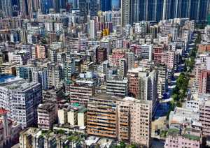 《条例草案》建议降低强拍申请门槛，引导市场将有限资源和力量聚焦于旧楼较为集中，有较迫切重建需要的七个指定地区：长沙湾（覆盖深水埗）、马头角（包括九龙城和土瓜湾）、旺角、西营盘及上环、荃湾、湾仔、油麻地。图示深水埗。