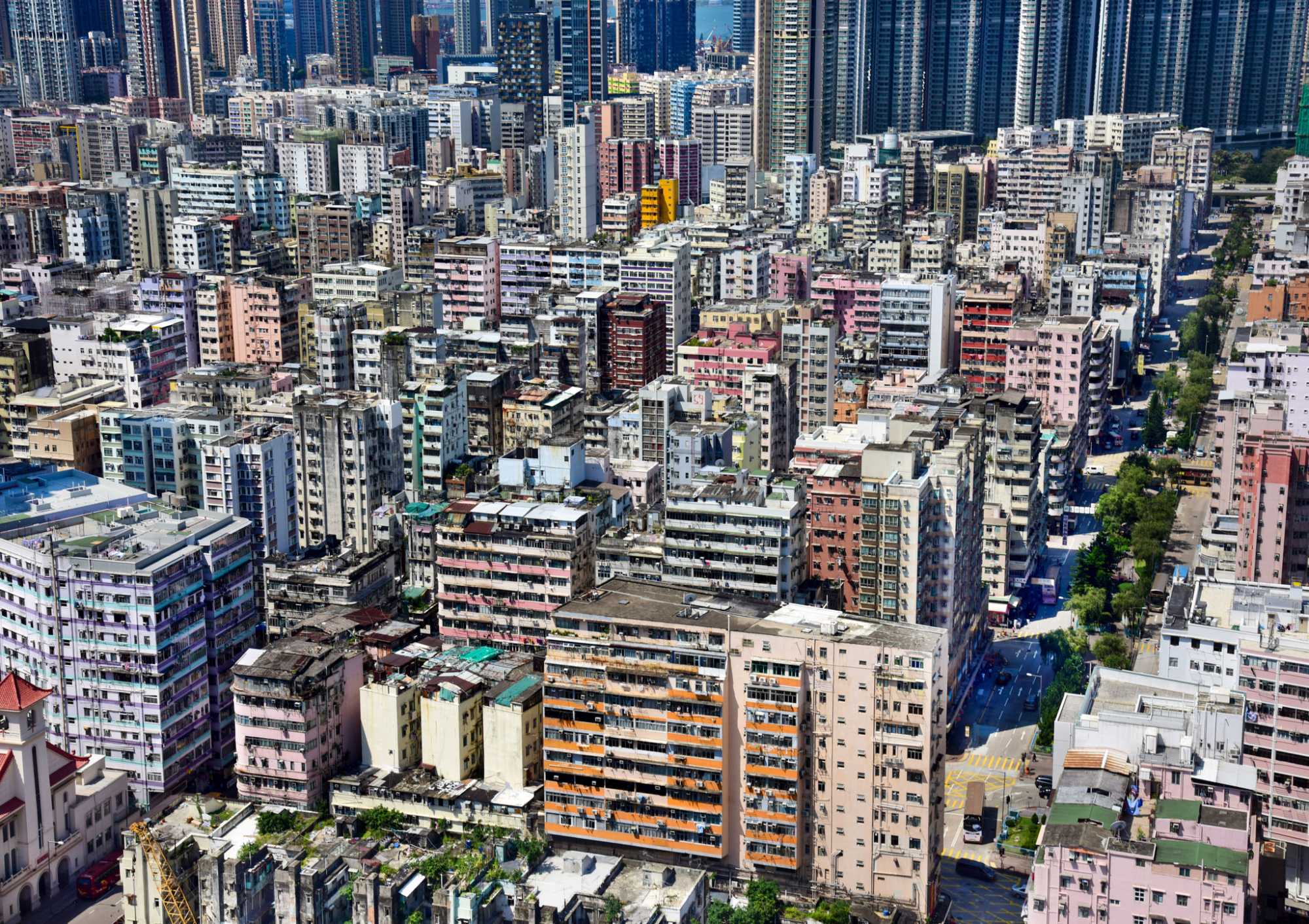 《条例草案》建议降低强拍申请门槛，引导市场将有限资源和力量聚焦于旧楼较为集中，有较迫切重建需要的七个指定地区：长沙湾（覆盖深水埗）、马头角（包括九龙城和土瓜湾）、旺角、西营盘及上环、荃湾、湾仔、油麻地。图示深水埗。