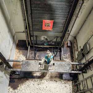 图示机电署所收集到的电梯部件相片。