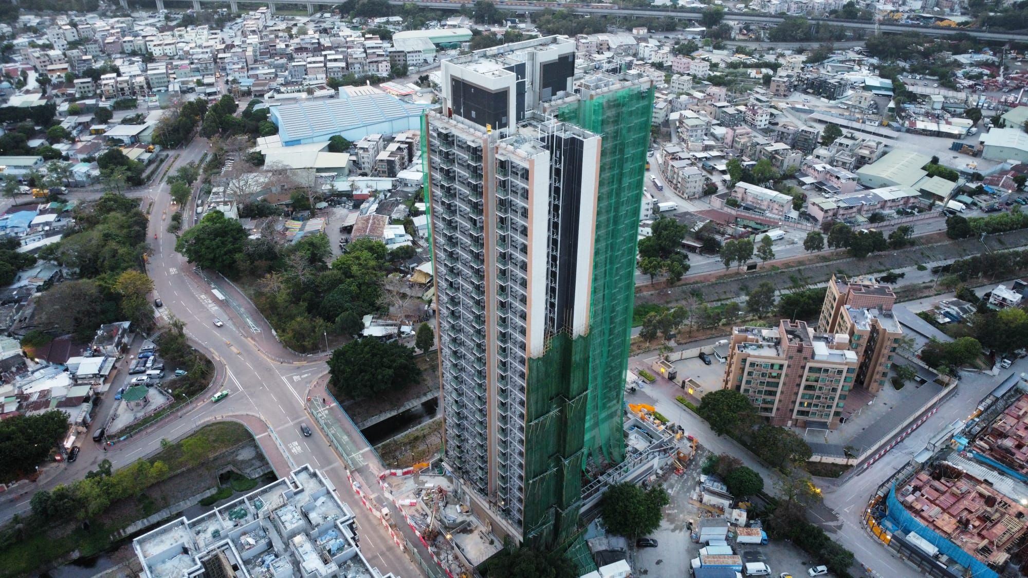 香港房屋协会以「组装合成」建筑法兴建的洪水桥第1A期资助出售房屋项目。