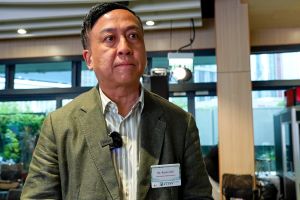 香港房地产协会副会长施家殷说，协会会员主要是中小型的地产发展商，他会将推动4S这个讯息带给会员。