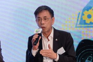 建造业分包商联会会长伍新华表示，发展局和建造业议会今次推出一系列措施前，与业界不同持份者举行了工作坊和谘询会等，认为是「接地气」的表现。