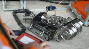 渠务署一直积极应用创新科技，以应对极端天气，包括适合于箱形暗渠工作的「智水清」。