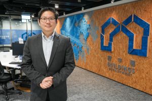 屋宇署总结构工程师周昕表示，作为强化应对极端天气的措施，屋宇署会继续于台风前后加强对招牌及建筑地盘的巡查工作。