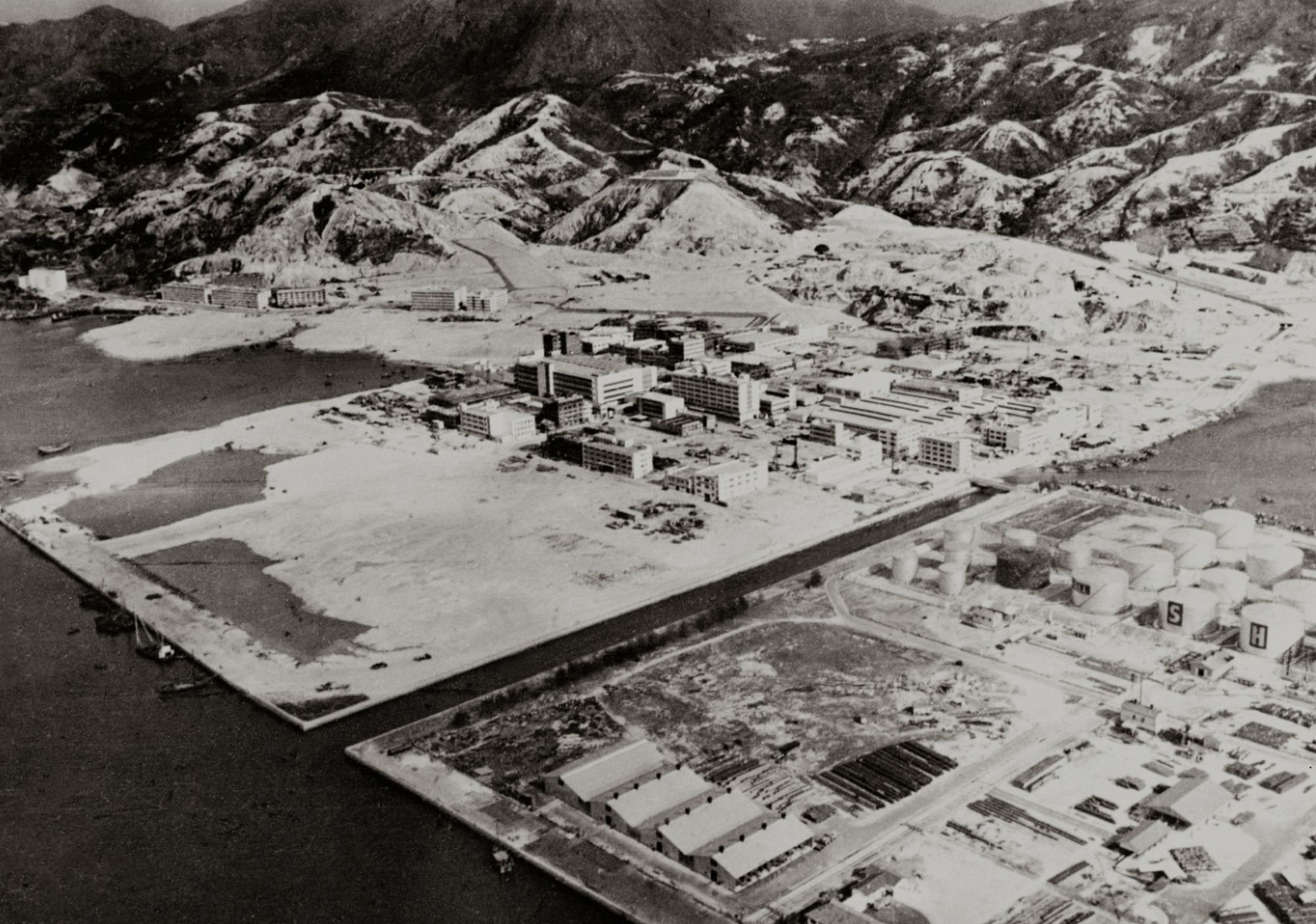 50年代开始，河道经人为改动，变成明渠。