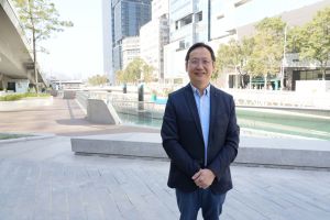 观塘区议员柯创盛认为，活化后的翠屏河具有排洪、保育和休憩用途，是符合市民期望的设施。