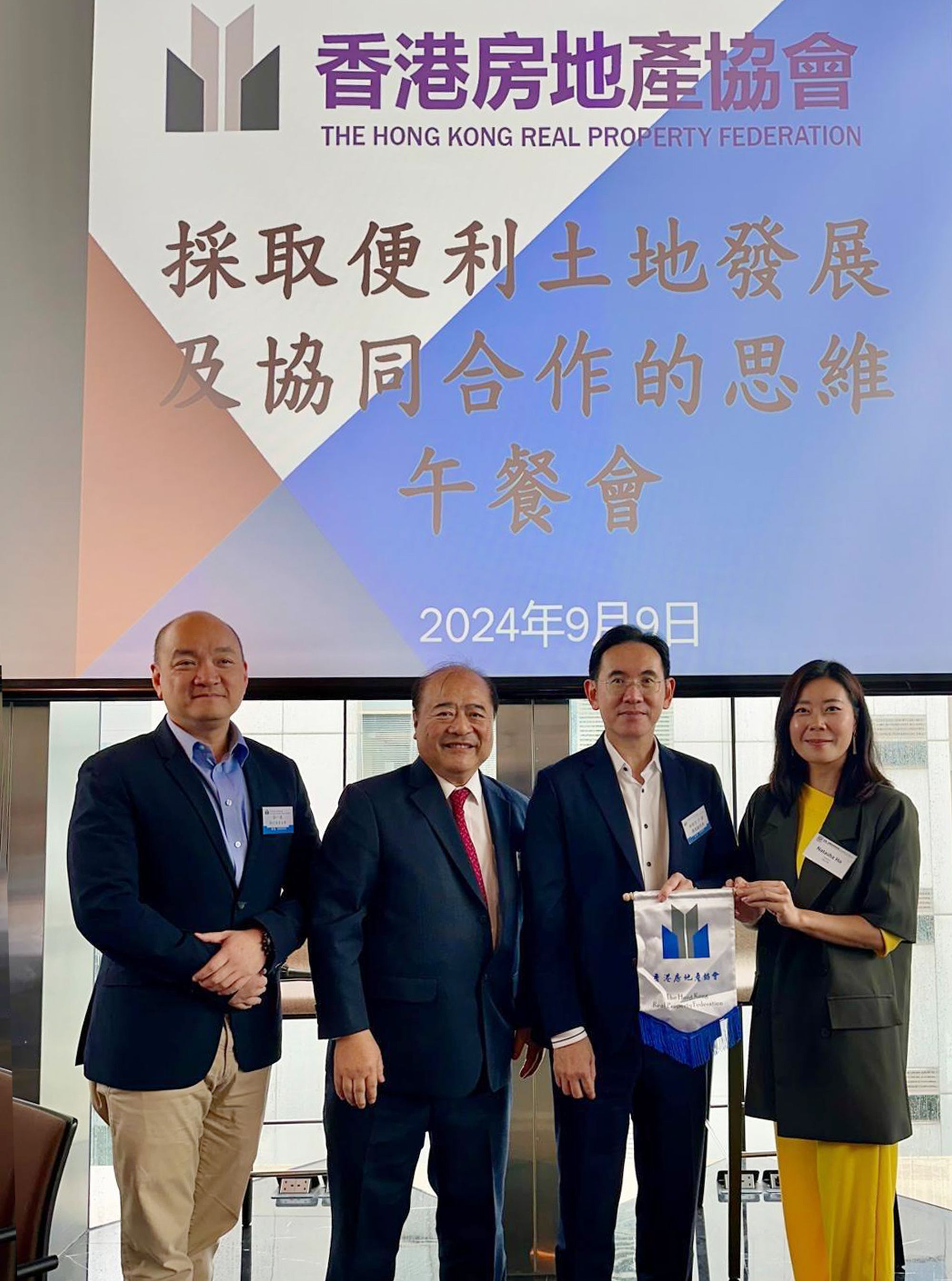 林智文率领团队自去年第三季已出席了多场研讨会和论坛，向业界介绍政府的精简措施，并了解业界所需。