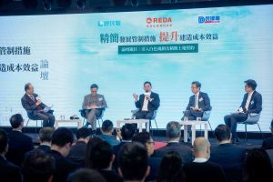 林智文率领团队自去年第三季已出席了多场研讨会和论坛，向业界介绍政府的精简措施，并了解业界所需。