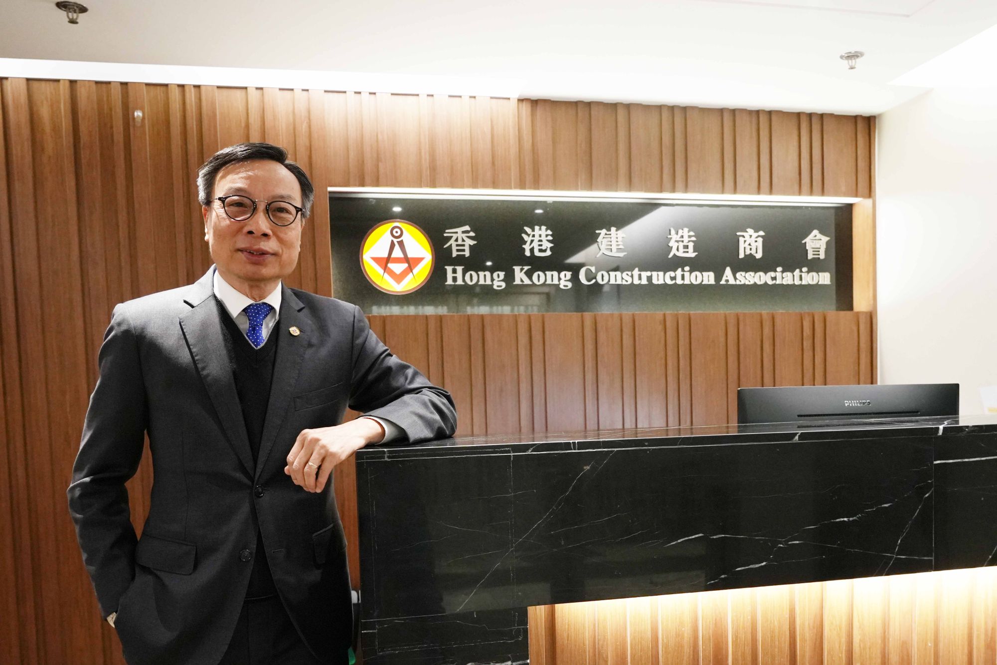 香港建造商会会长、土地及建设咨询委员会委员林健荣以「勇敢」、「踏实」及「有承担」来形容政府采取「促进者」思维的方案。他期望政府能继续前进，提升效率。