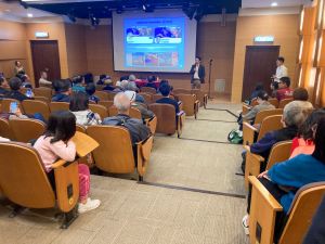 香港中文大学生命科学学院文嘉棋教授举行恐龙讲座。