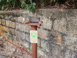 大潭笃水塘水坝底的新行山径增设自拍摄装置，方便市民「打卡」。长廊指示牌亦采用扩增实景技术（AR），让市民透过可以扫描环岛长廊标志连结至相关网页，了解项目最新资讯、路线建议、特色景点简介及交通资讯等。