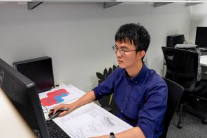 建筑设计事务所年青雇员Ronald认同「建造业专业学位课程毕业生在职培训津贴计划」，表示可帮助新毕业学员尽快找到工作。