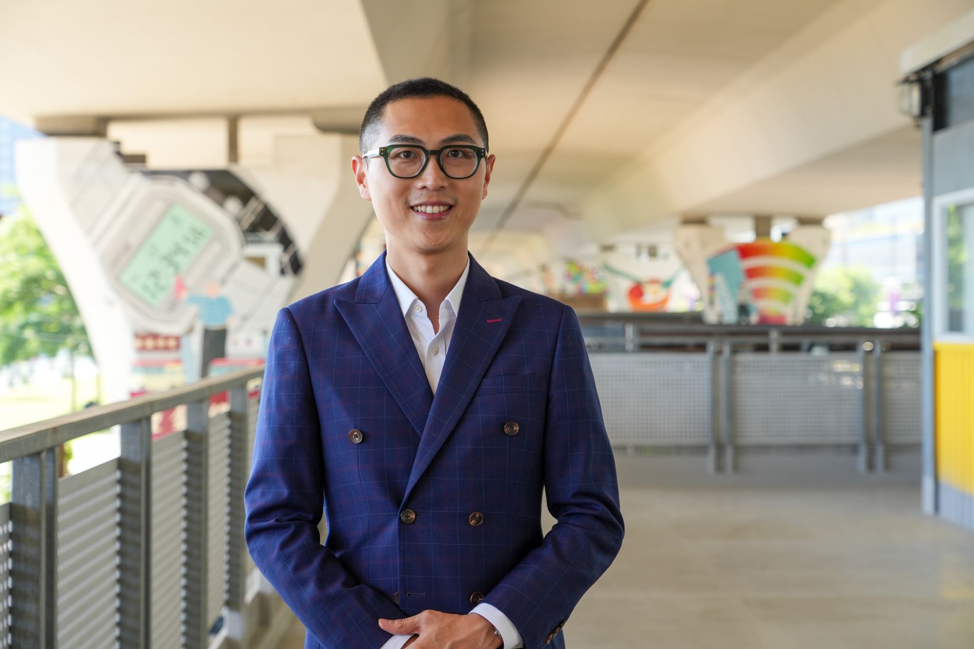 发展局高级工程师芮明德介绍，「促进私营机构提供行人连接通道」政策提供合适诱因，豁免因提供行人连接而修订契约所须缴付的土地补价，俗称免补地价，以鼓励私营机构承担参建行人连接系统，促进有关设施提早落成。