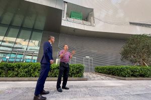 淘大花园业主委员会主席（第二期）叶兴国表示，政府协调发展商参与兴建天桥接驳是一大德政，便利整区居民。