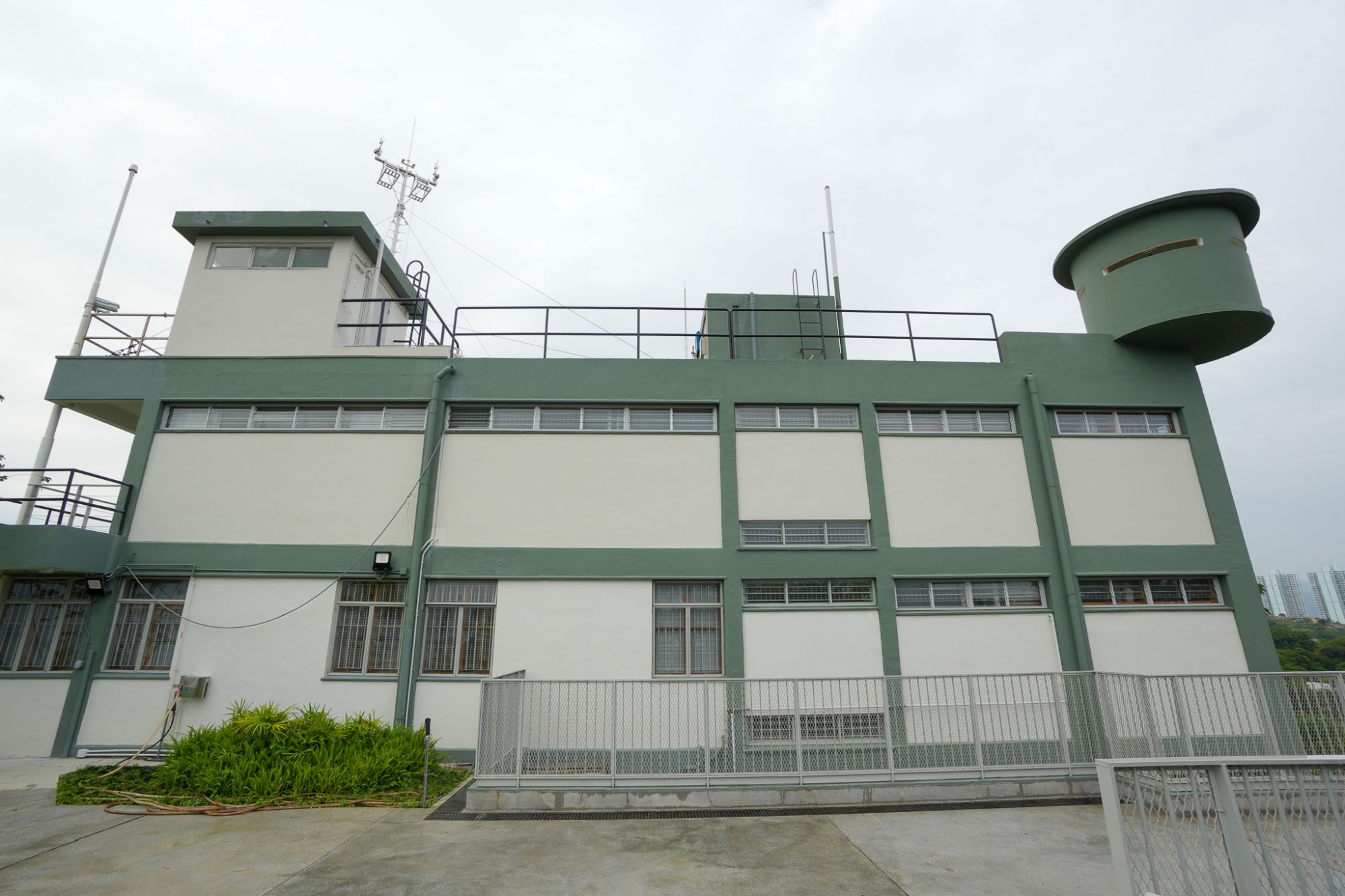 工程团队在活化过程中保留了前警署的建筑特色，包括瞭望塔。