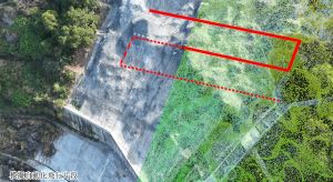 试点项目二主要测试无人机在大雨前后于预定航道自动飞行，并监察指定斜坡的状况。项目已获得飞行批准，将会于港岛东对指定人造斜坡及灾害缓减措施，开始试行预定航道的自动飞行监察。