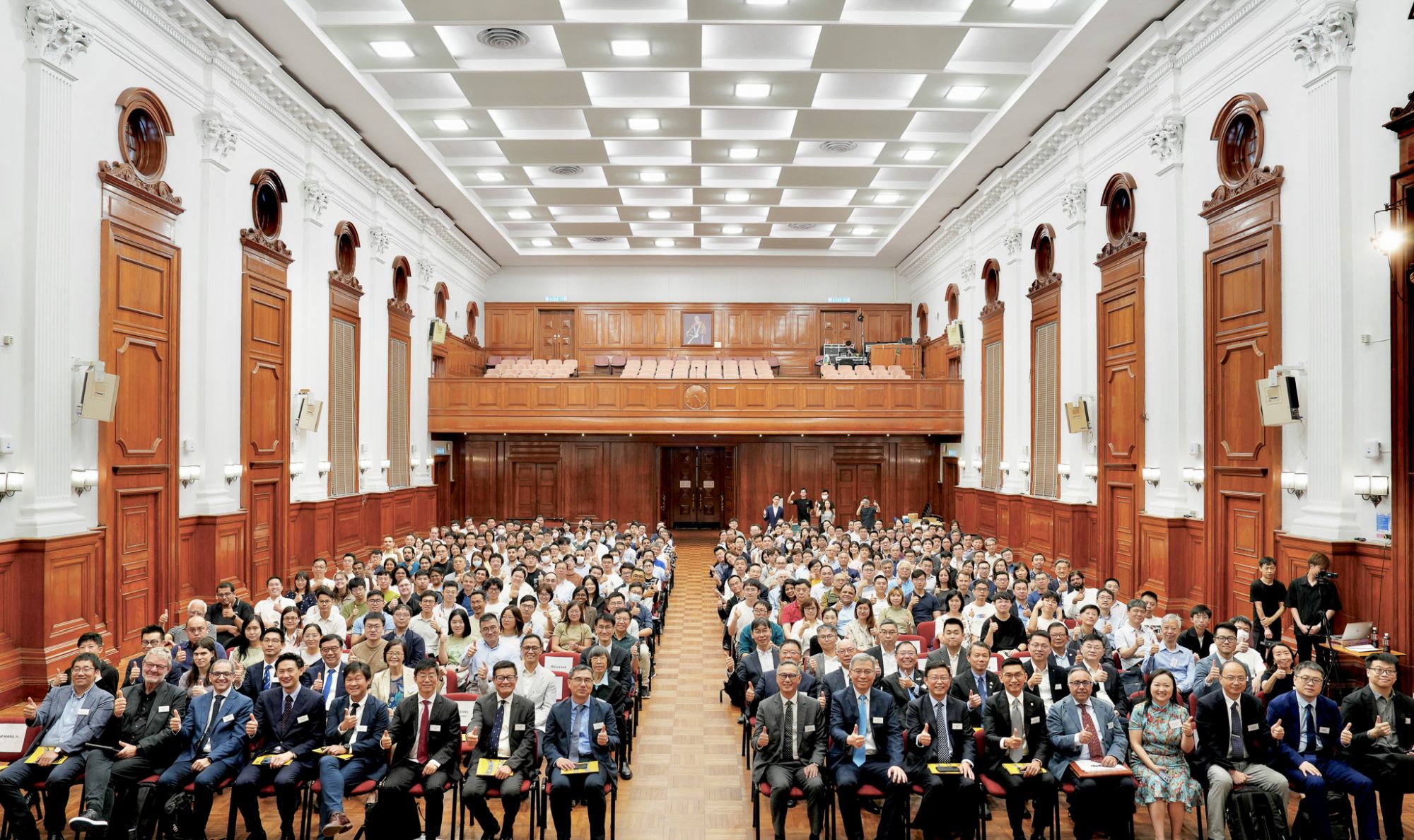 「国际岩土创新科技周」单是揭幕活动 ─ 「第四届岩土创新科技论坛」便吸引超过300位来自世界各地、内地及本港的岩土工程与地质学者、专家和业界人士参与，就应对极端天气交流各地最新的岩土挑战和趋势。