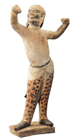图示极具异域风情的彩绘黑人舞俑。