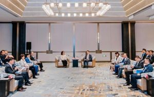 发展局局长甯汉豪七月二十五日率领「识水思源」国家水利建设暨文化科技参访团出席座谈会，向国务院港澳事务办公室及水利部就是次参访活动作出总结及分享。