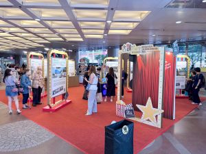 「古迹周游乐」巡迴展览在全港多个地点举行，展出至今年12月底。