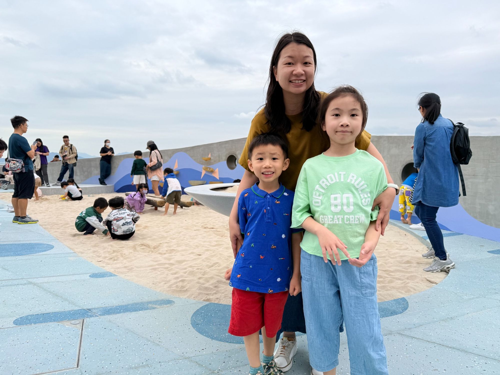 家长马太表示，想不到公园内设嬉沙区，认为能激发孩子感官，亦赞赏嬉沙区附近的洗手设施设计贴心，公园景观开扬，令家长也能放松心情。