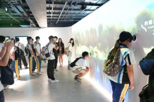 「河套科创筑城馆」以互动体验形式，全方位呈现河套区在创新科技、生态保育等领域的最新成果，至今已累计接待超过120个参访团体，总参观人数突破5 000人次，其中商业及企业团体占比达八成。