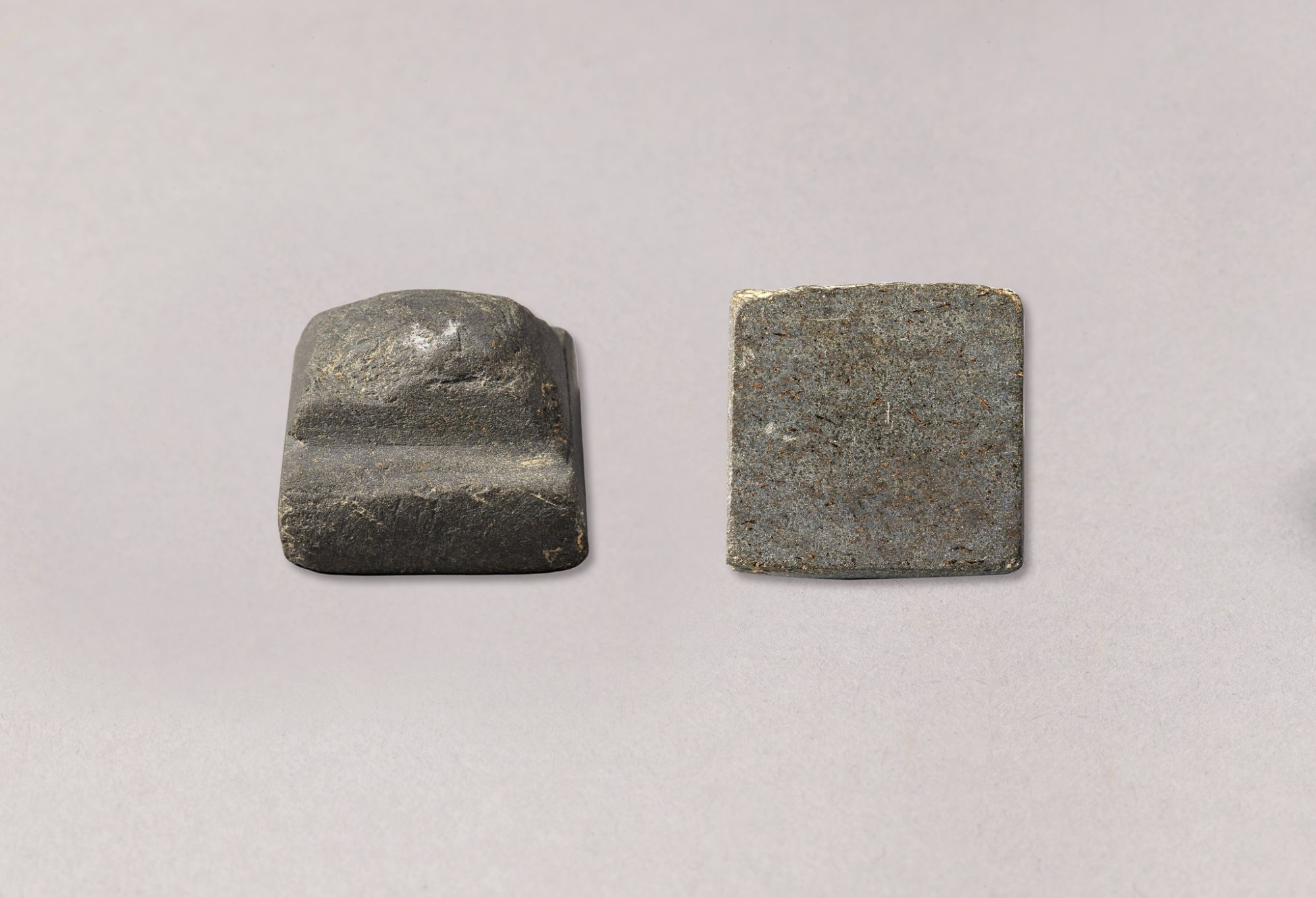 西贡滘西洲曾出土汉代方形石印台，是香港目前发现唯一的汉代印章。（古物古迹办事处藏）