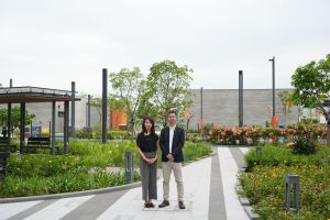 发展局助理秘书长（绿化及园境） 林知行（右）和李衍镛（左）介绍近期落成的休憩空间&mdash;&mdash;将军澳南公园，以及「路旁树木合适性及可持续性评估」试验计划的最新发展。