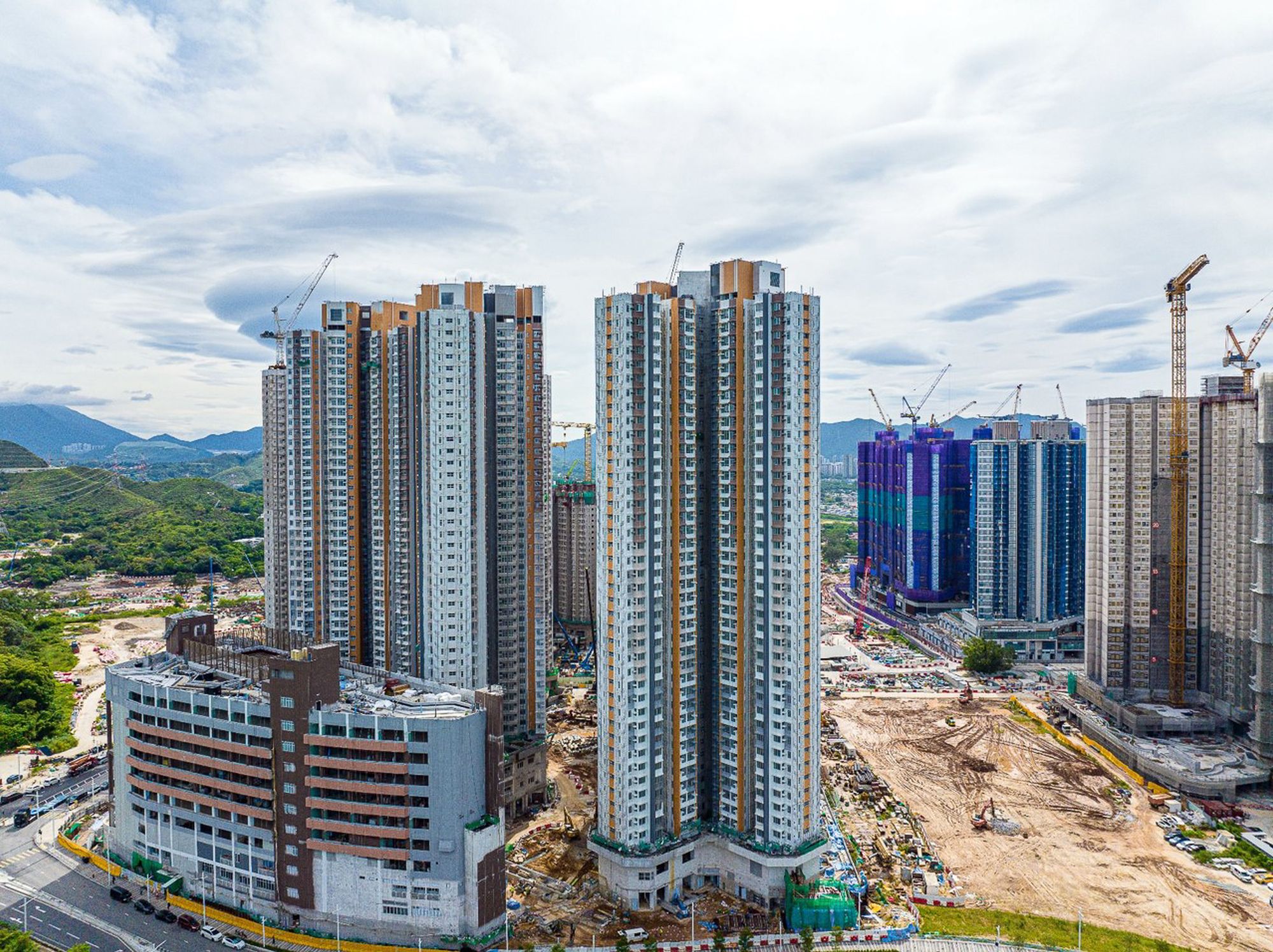 目前北部都会区九个新发展区已全数开动，图示的住宅项目是未来古洞站附近的古隽邨和私营住宅。