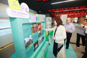 「古迹周游乐」活动内容丰富，期间会推出逾170个免费导赏团，及于全港多区举行巡迴展览、亲子工作坊和专题讲座等。图为巡迴展览。