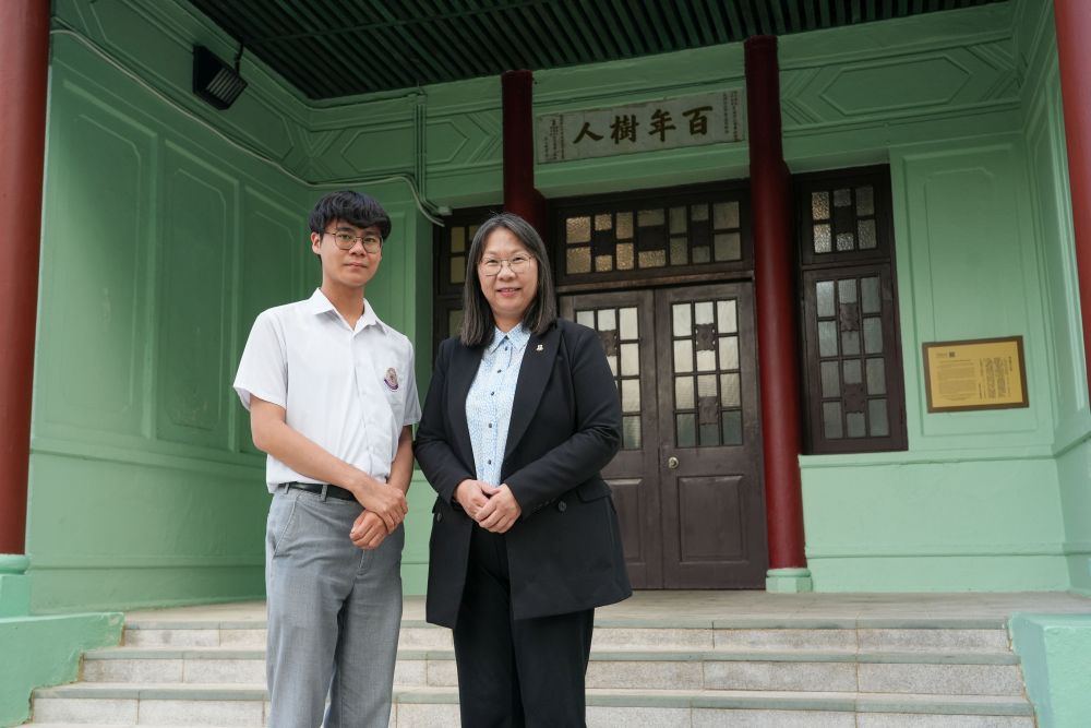 东华三院马振玉纪念中学（附设宿舍）校长赖珮贤（右）表示，学校不仅见证了新界教育与社区发展的历程，同时承载著先贤办学的精神，是陪伴一代又一代学子学习和成长的地方。