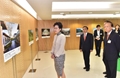 政务司司长林郑月娥今日（十月二十八日）主持「香港特区支援四川地震灾后重建－援建工作完成典礼暨卧龙自然保护区灾后重建分享会」。图示林郑月娥（左一）、四川卧龙国家级自然保护区管理局局长张和民（左二）和海洋公园行政总裁李绳宗（右一）参观援建成果展览。