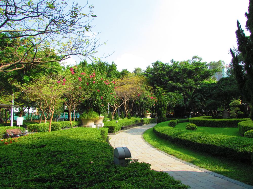 城市林务不只限于树木管理，还包括园境设计。图为维多利亚公园，内设有不同的园境区，为市民提供更多绿化优闲空间。