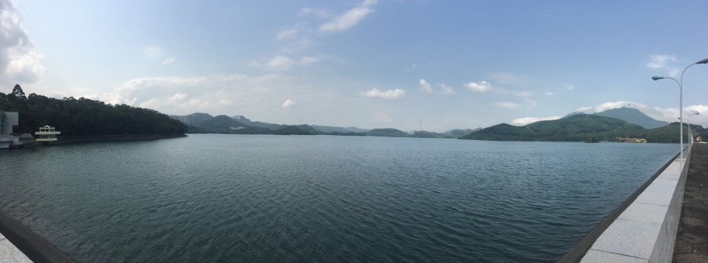 東江水經泵站由專用輸送管道運至深圳水庫，再輸水到香港。