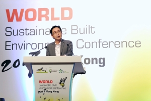 發展局局長馬紹祥在「可持續建築環境全球會議」閉幕典禮上作總結致辭。