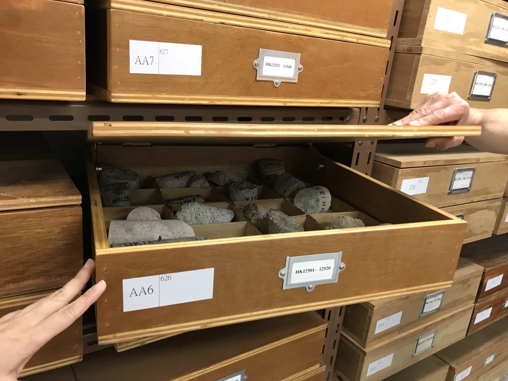 「香港地質調查岩石收藏及實驗室」內的岩石，是研究本港地質的重要資料。