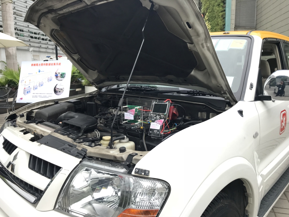 圖為獲政府車隊協助測試的「汽車電池檢測系統」，可供用家監測汽車電池的耗電量和壽命。