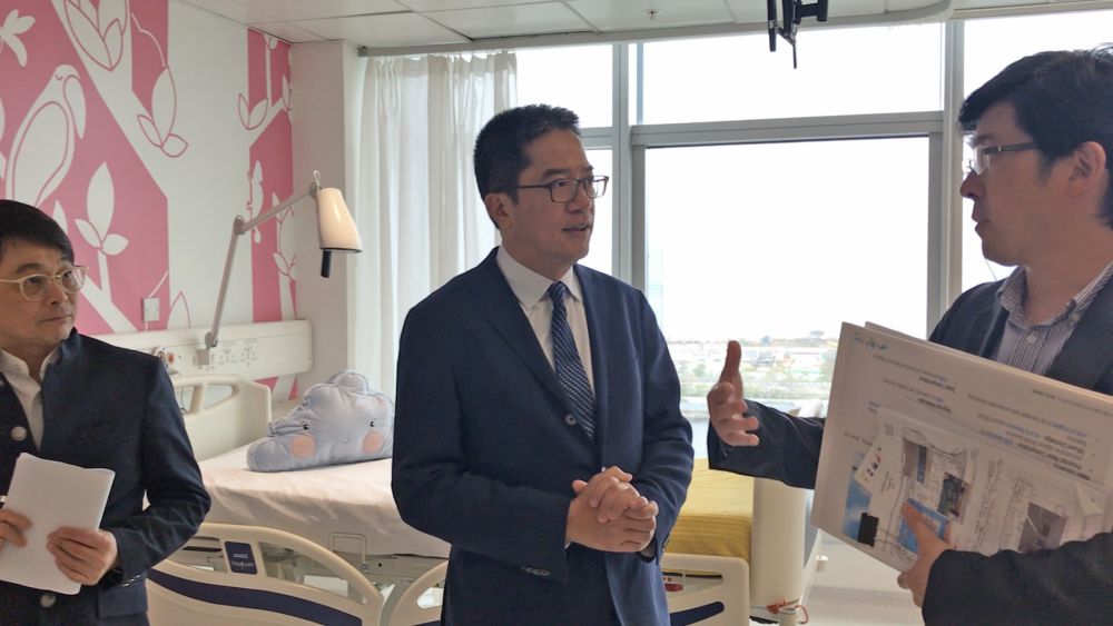 醫院的病房、手術室、電梯、走廊等都畫上色彩豐富的動物圖案。