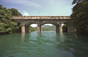 大潭水塘內多條古老石橋，是整個大潭郊野公園的部分通道。