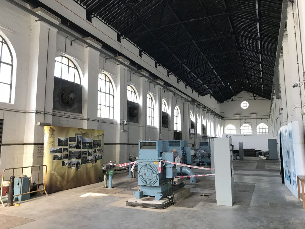 大潭篤原水抽水站建於1904年，最初是以蒸氣推動的水泵，把大潭中水塘未經處理的水泵至位於山腰的隧道，再輸送到中區半山亞賓尼道的沙濾池處理，經處理後的食水供應港島北地區。