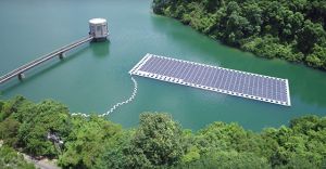 圖為石壁水塘安裝的浮動太陽能板發電系統。