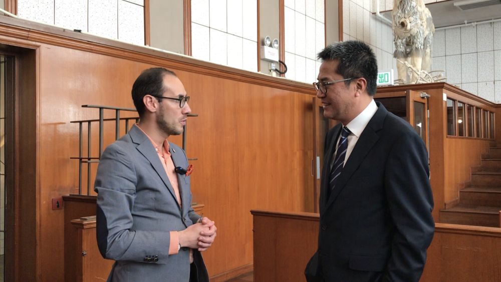 獲保留的建築特色包括：大堂的花崗石樓梯、第一法庭、羈留室等。