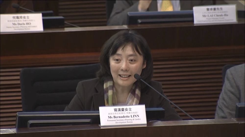 常任秘書長甯漢豪表示，應將「居住」和「復耕」分開處理。政府會透過「加強版」下的安置安排，包括免經濟審查的安置選項，安排合資格的受影響農戶上樓，照顧他們的居住需要。