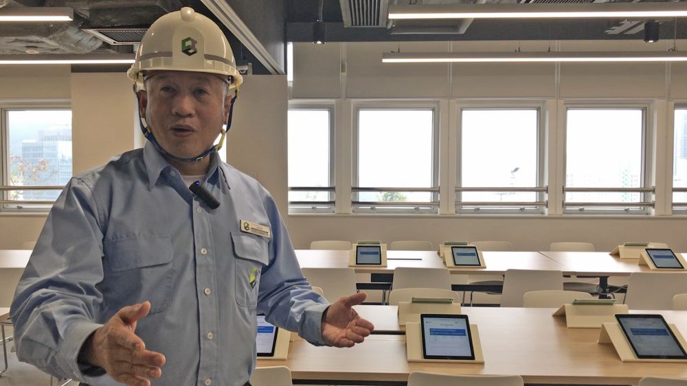 香港建造業工藝測試中心測試監督李祥安表示，過去幾年，參加工藝測試的考生人數持續上升，中心去年共有超過23 700名考生應試，人數較過去10年的平均數增加三成。