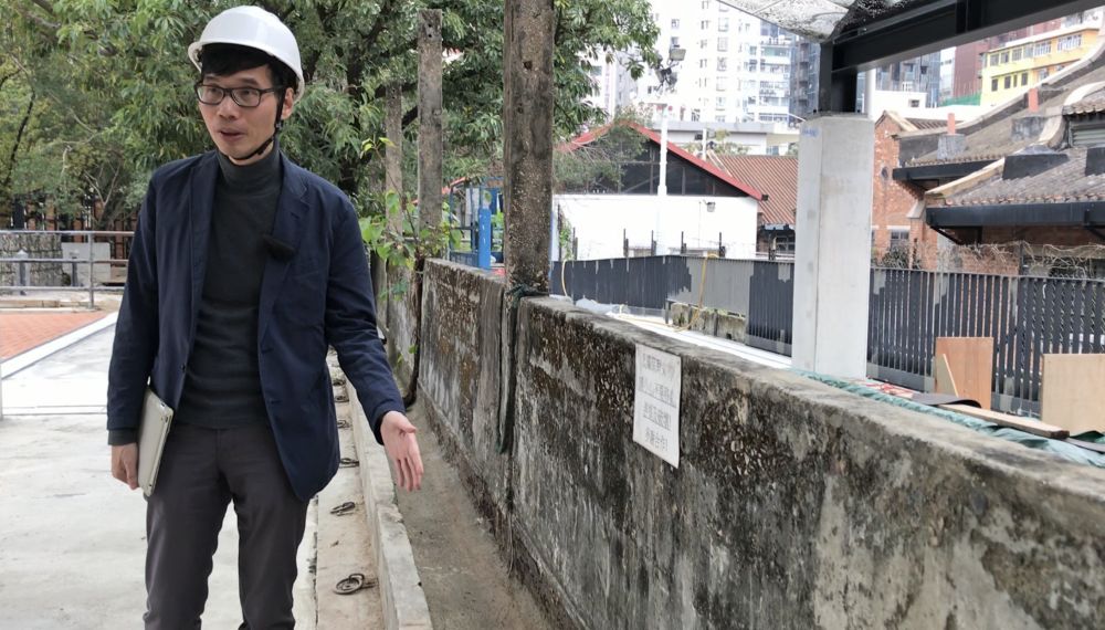 勞志成表示，為了保育「牛棚」後方的文物價值，建築設計團隊盡量把別具特色的元素原址保存，例如圖中的牲口餵飼槽。