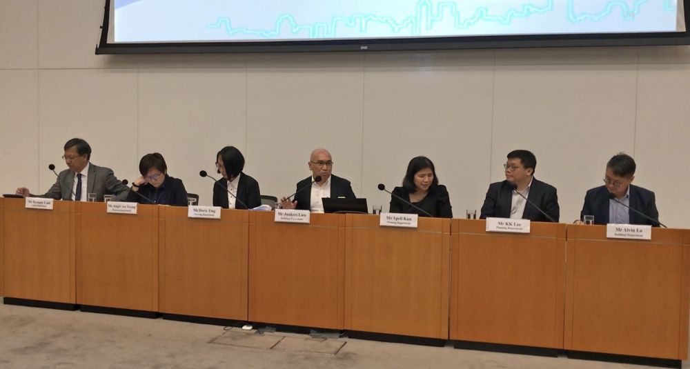 在研討會上，屋宇署、地政總署和規劃署的同事積極解答業界的提問。