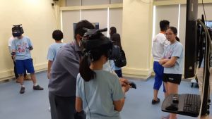 職訓局在開放日展示VR技術的教學及訓練設施，吸引到不少年輕人試玩。