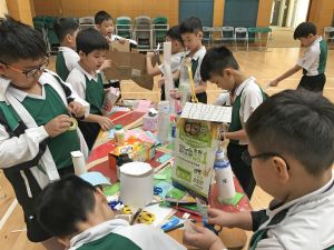 學生運用學到的規劃知識，「落手落腳」設計出他們心目中的理想社區，以環保物料塑造一個全新的學校附近環境模型。