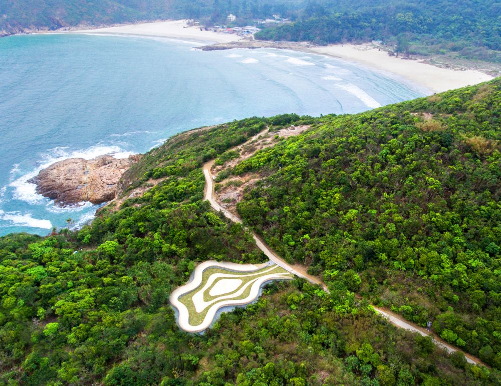 建築署工程策劃經理唐國威說，環形座椅採用廠房預製組件方式製造，由於組裝過程主要在廠房進行，不受天雨影響，施工速度較快。