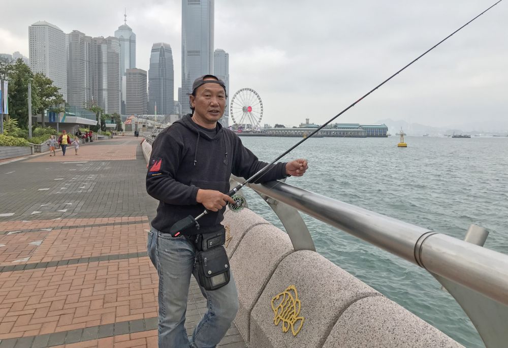 盧先生表示，希望海濱長廊多設釣魚設施，便利垂釣人士。